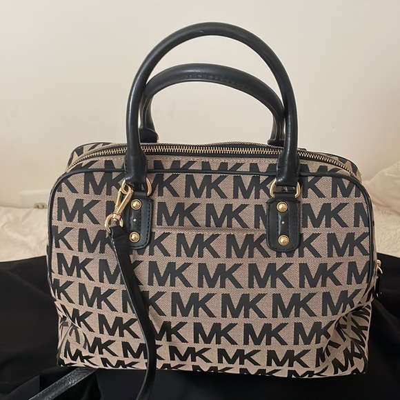 Michael Kors Purse - Picture 3 of 16